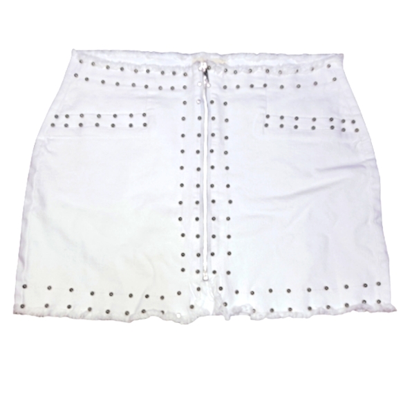 STUDDED ☆ FRINGED EDGE ☆ ZIP FRONT ☆ WHITE DENIM SKIRT ☆ NWT - Picture 3 of 12